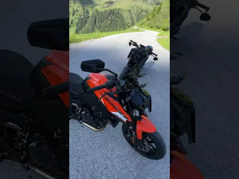 The KTM 790 DUKE in black or orange?