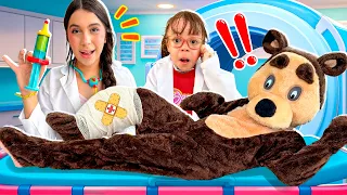 Sarah e Eloah viraram VETERINÁRIAS! Cuidando do URSINHO 🧸 História para crianças