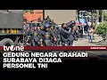 Download Lagu Anggota TNI Berjaga di Gedung Negara Grahadi Surabaya | Kabar Siang tvOne