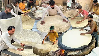 insane soft rumali roti making skills biggest flaky manda roti karachi street food pakistan