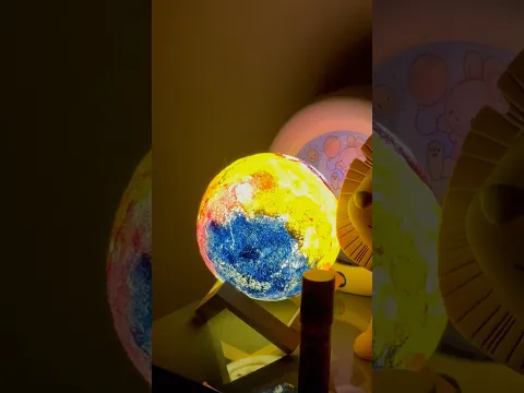 Une lune en peinture !