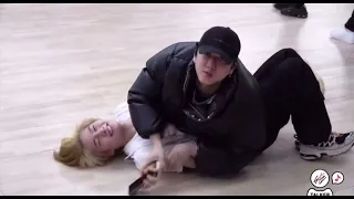 Stray Kids Tickle Moments 