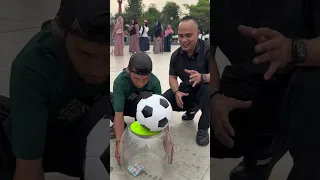 Ambil uangnya tanpa jatuh bolanya 