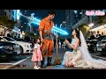 Download Lagu عامل نظافة فقير يكنس الشوارع مع ابنه، وفجأة سيدة أعمال جميلة تركع وتطلبه للزواج!