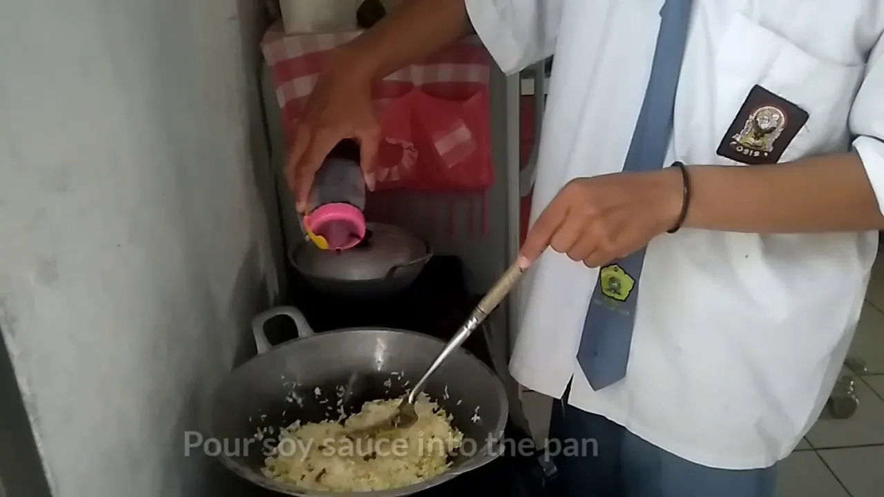 Nasi goreng tidak cukup dengan bumbu di tambah ini jadi lebih mantap. 