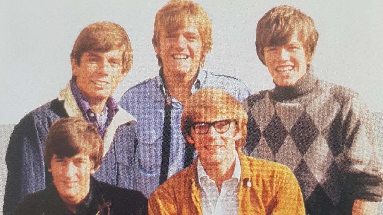 Herman's Hermits Mrs. Brown, You've Got A Lovely Daughter (with lyrics)