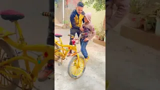 اشتريت عجلة جديدة لاخويا الصغير      دندنها