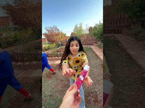 ماشا بدك معجون اسنان الزهر ام الازرق ؟