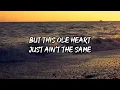 Scotty McCreery - Damn Strait (Lyrics)