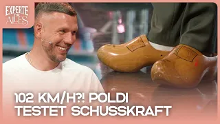 Lukas Podolski und Klaas testen ungewöhnliche Fußballschuhe | Experte für Alles