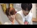 Download Lagu Seungmin and Hyunjin flirting for 10 minutes straight