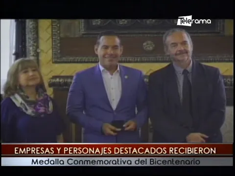 Empresas y personajes destacados recibieron medala conmemorativa del Bicentenario