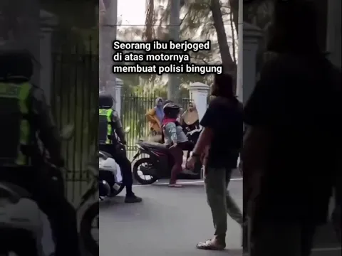 Seorang ibu joged di atas motornya, membuat polisi kebingungan#shorts#shortvideo#short