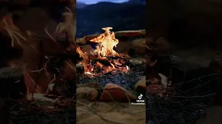 ويبقى رنين الماضي في ذاكرتنا بين نغمة حزينة ونغمة مفرحة 