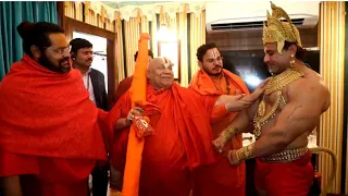 Hanuman ji aka Nirbhay Wadhwa se milke khush huye Guru ji || #nirbhaywadhwa #guruji #jaishreeram