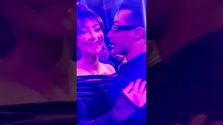 محمد رمضان يقبل نور الغندور في حفل زفاف إبنه جمال السنان 