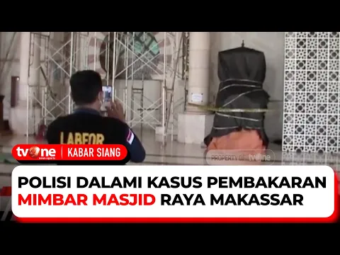 Detik-Detik Mimbar Masjid Raya di Makassar Dibakar OTK