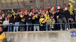 ביציע של בית ר קרב האוהדים המתונים נגד בריוני לה פמיליה 