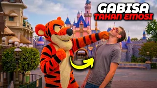 Keributan di Taman Bermain yang Melibatkan Maskot Karakter Kartun