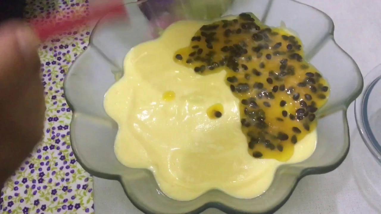 SÓ 2 INGREDIENTES!!! SOBREMESA GELADA DE IOGURTE, GELATINA DE IOGURTE, SOBREMESA FÁCIL E RÁPIDA. 