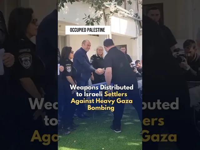 ⁣Itamar Ben Gvir passes out weapons to settlers while Israel b*mbs Gaza.