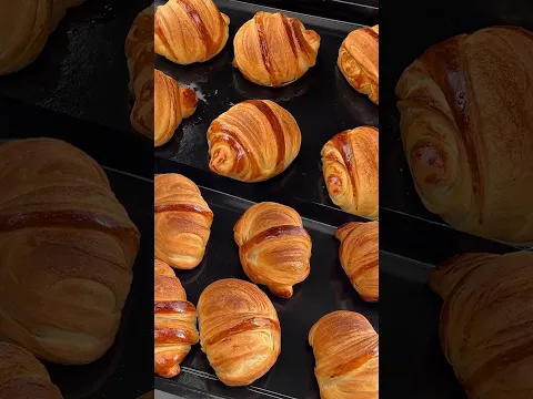 Croissant simple. Bisa difozenkan.Tanpa Korsvet