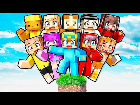 Download MP3 10 FRIENDS on ONE REALISTIC BLOCK in Minecraft!