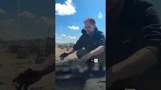 بسبب الحصار غزيون يحولون النفايات البلاستيكية إلى وقود 