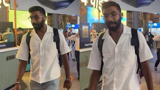 Jasprit Bumrah Spotted At Airport