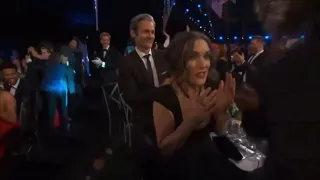 حفل توزيع الجوائز                    مترجم دندنها