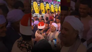 مشهد مستحيل يتكرر الشيخ محمود سرحان وسط زحمة الناس في المنيا الشيخ سيد سعيد الشيخ محمود سرحان 