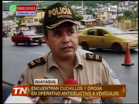 Encuentran cuchillos y droga en operativo antidelictivo a vehículos