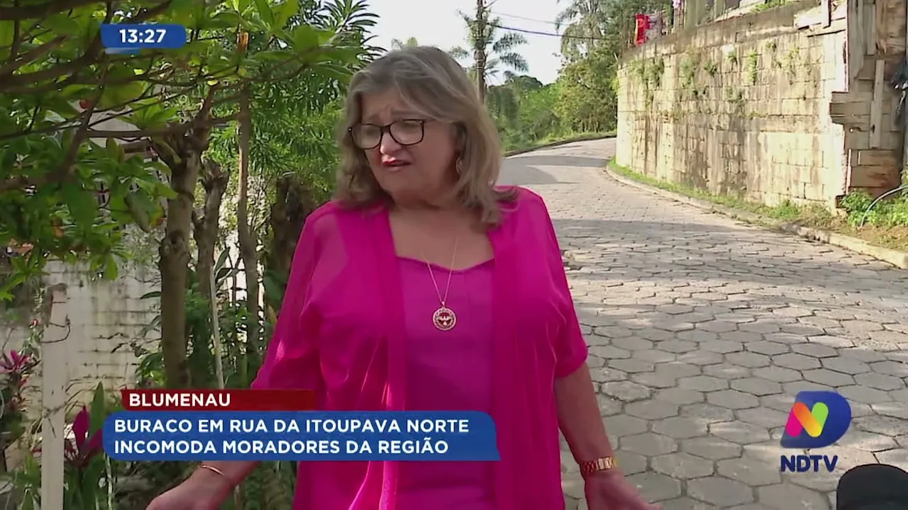 Blumenau: buraco em rua da Itoupava Norte incomoda moradores da região