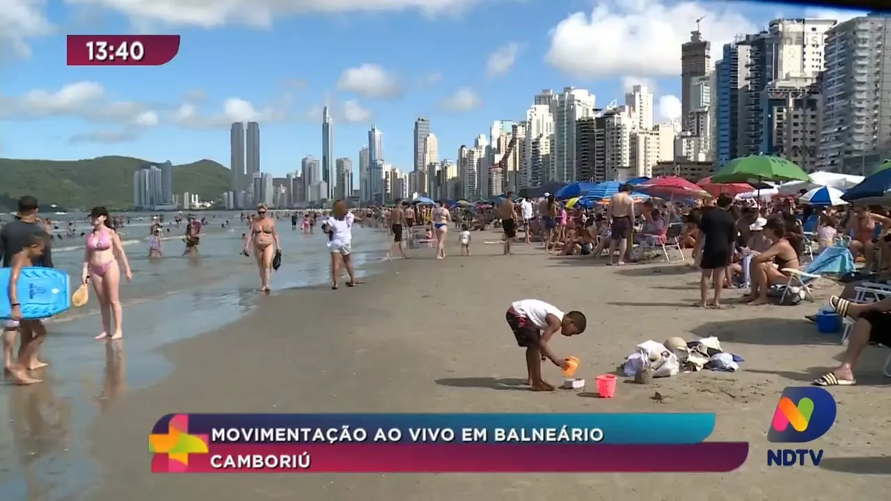 Praia de Balneário Camboriú está lotada nesta segunda-feira