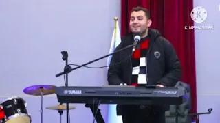 ترنيمة نعمتك غنيه نعمتك عظيمة  هللويا الله هو ابويا   المرنم مينا رشدي دندنها