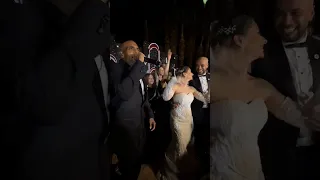 حاتم صلاح وعروسته يشعلوا الفرح برقصة رومانسية غير متوقعة  حاتم صلاح وعروسته يشعلوا الفرح برقصة رومانسية غير متوقعة