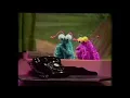 Download Lagu Sesame Street - The Martians discover a Telephone (Dutch, HQ)