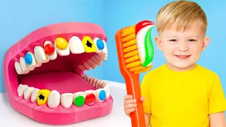 آدم وأمه يتعلمان عادات جيدة للأطفال دندنها