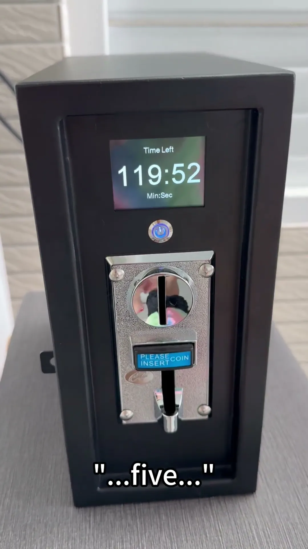Unboxing, boot-up & 8-coin drop test