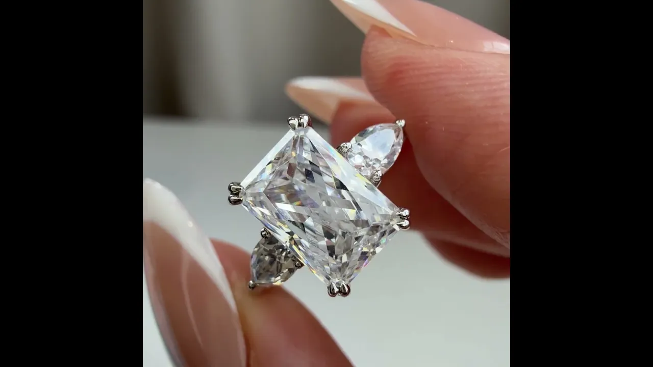 Dahlia丨3CT Radiant Cut Lab Diamond Three Stone Engagement Ring In 14K Solid Gold/Platinum