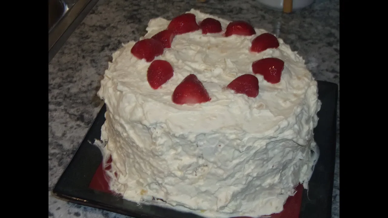 PINEAPPLE ANGEL FOOD RING CAKE