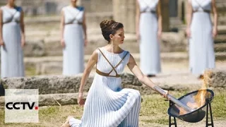 اليونان تعقد مراسم إيقاد الشعلة الأولمبية لدورة الألعاب الصيفية 