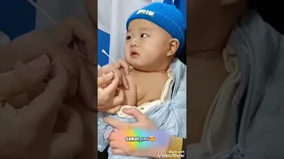 دكتور بيدي لطفل ابره شوفه الطفل عمل اية Baby Cute 