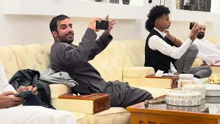 احمد قاسم العدني يابو عيون موصوفه اتعبتني واملثم جلسة ديوان المسرات في ابو ظبي 