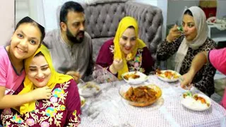 احنا بقا اللي إتربينا على طبلية أبونا وبنربي ولادنا عليها دندنها
