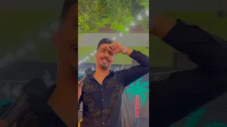 عامل معلم ف البلد والكم طولو مترين 