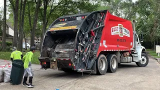 Download Best Trash: Speedy Crew on a McNeilus Garbage Truck! MP3