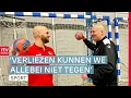 Lagu Joop Fiege krijgt 'handballes' van zoon Jordi | Warming Up | RTV Drenthe
