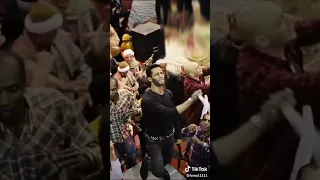 محمد رمضان لابس وش مش وشي     دندنها