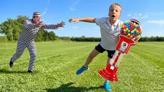 Arthur's Gumball Machine adventure with Amelia